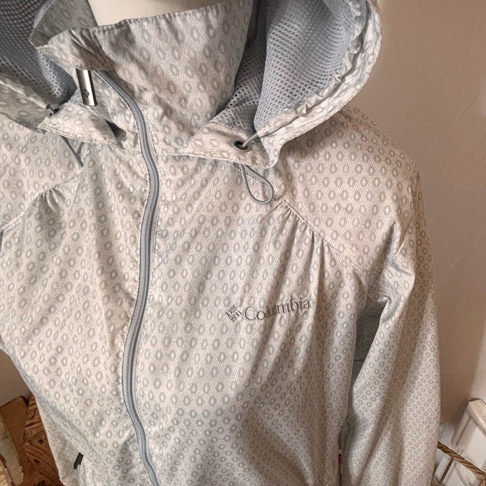 Columbia Women's Silver Patterned Windbreaker Rain Hiking Jacket Medium
